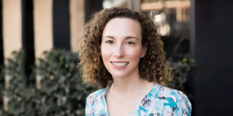 <p>Helen's experience working in our Marketing team</p>