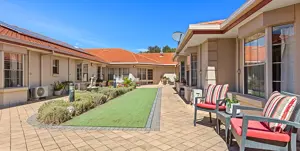 EH Salisbury East 30322 10-carousel_1016x512-WEB.jpg